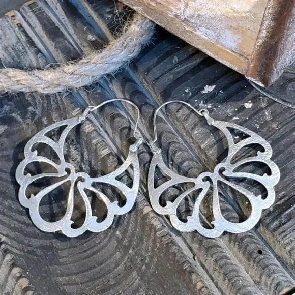 Abstract Lotus Flower Elegant Silver Brushed Steel Filigree Cutout Earrings - Picture 4 of 8